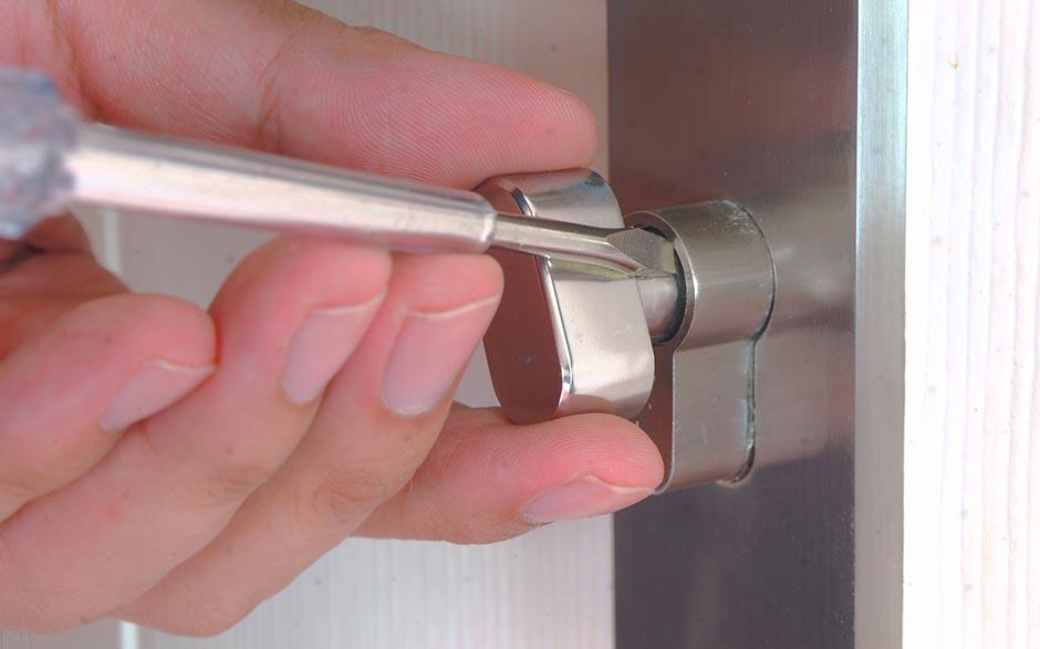 ouvrir une porte d'entrée bloquée Éragny