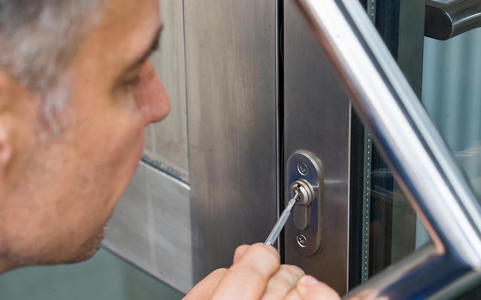ouvrir une porte d'entrée bloquée Éragny